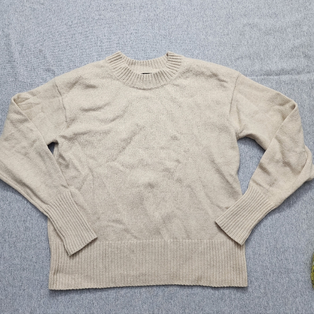 Banana Republic Women's Beige Crew Neck Sweater